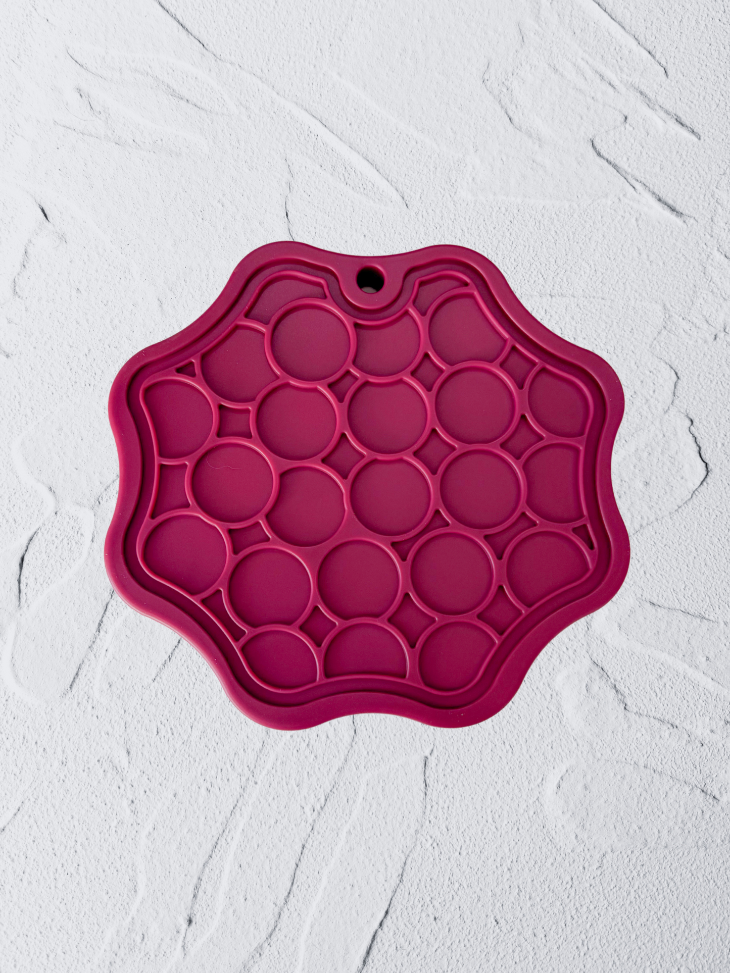 the poppy feeder (maroon)