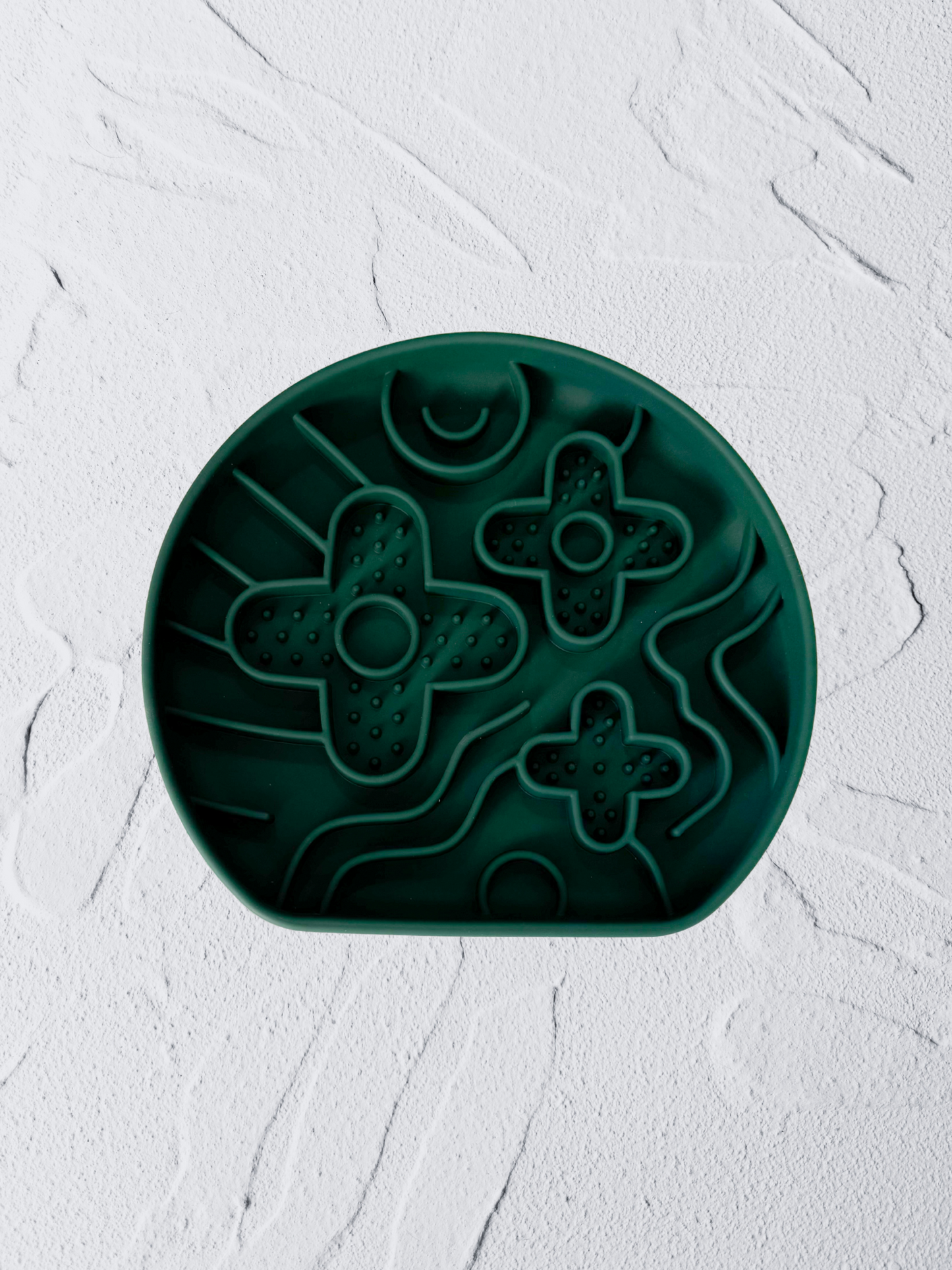 the rustee slow feeder in emerald