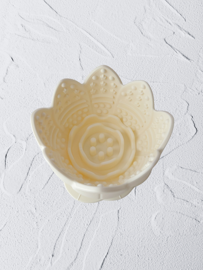 the bossam feeder (coconut)